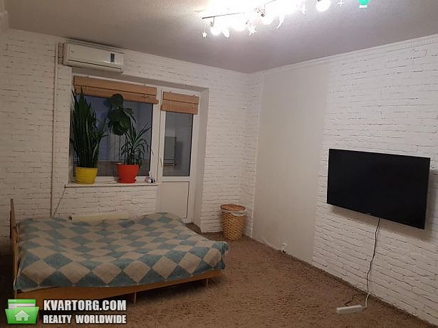 Rent out 2-room apartment. Киев,  Ревуцкого — photo 3