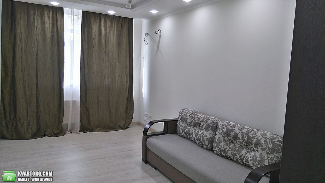 Rent out 1-room apartment. Киев,  Воскресенская — photo 1