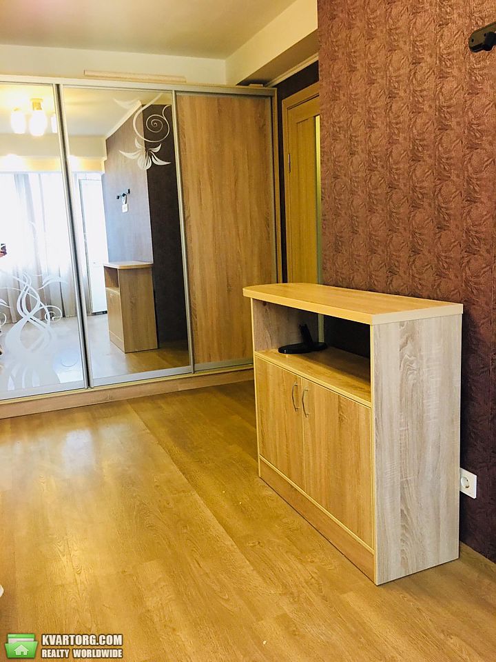 Rent out 1-room apartment. Киев,  Волгоградская — photo 4