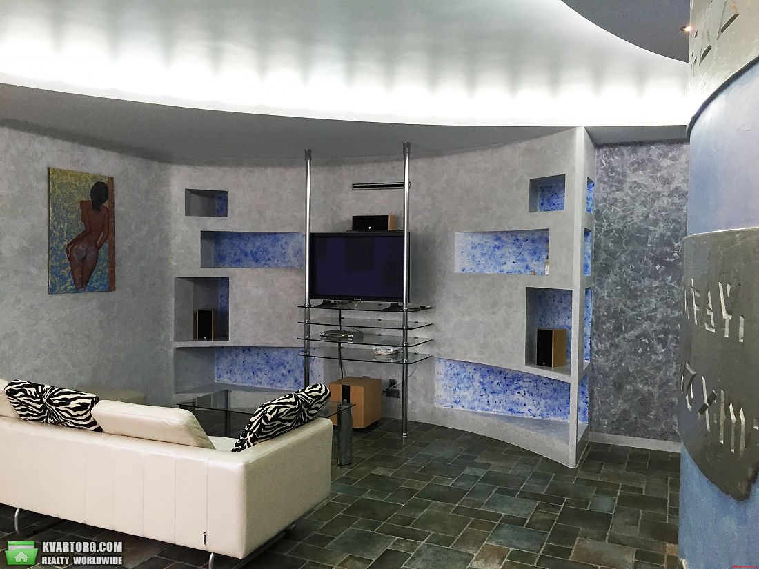 Rent out 3-room apartment. Киев,  Амосова — photo 10