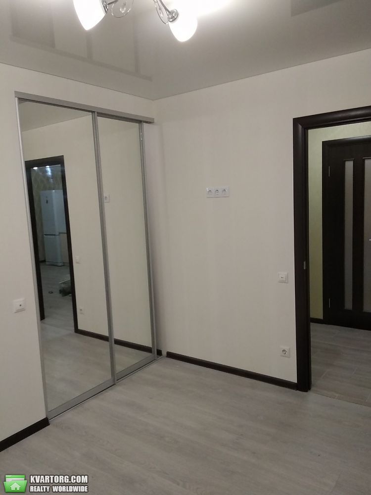Rent out 2-room apartment. Киев, Панамарева — photo 1
