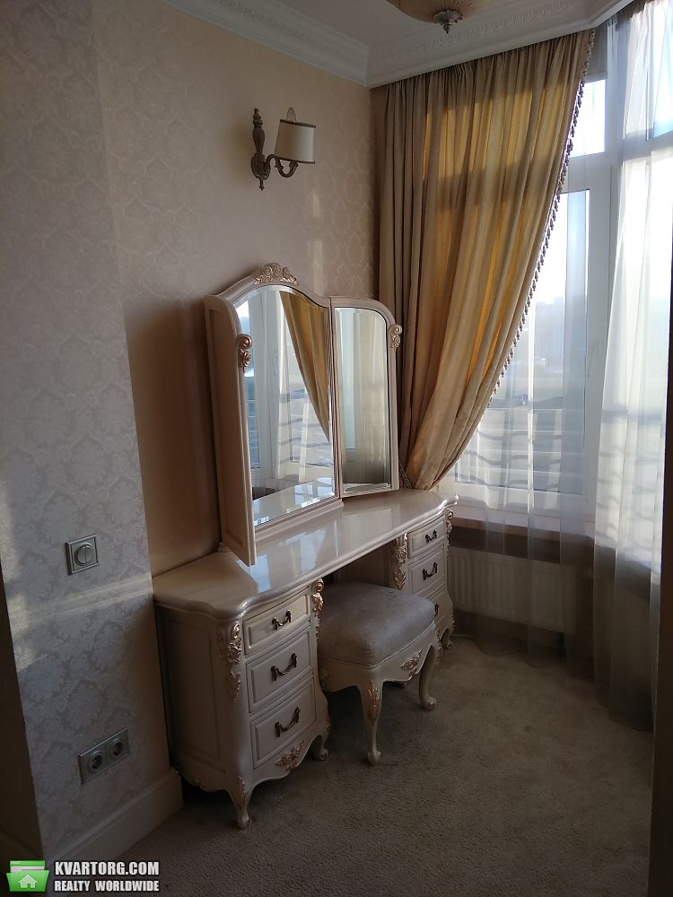 Rent out 1-room apartment. Киев,  Днепровская наб — photo 1