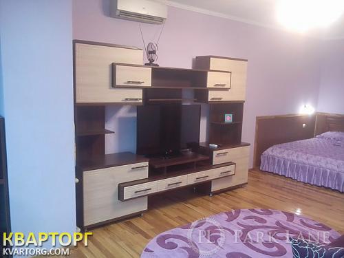Rent out 2-room apartment. Киев, Лаврская — photo 1