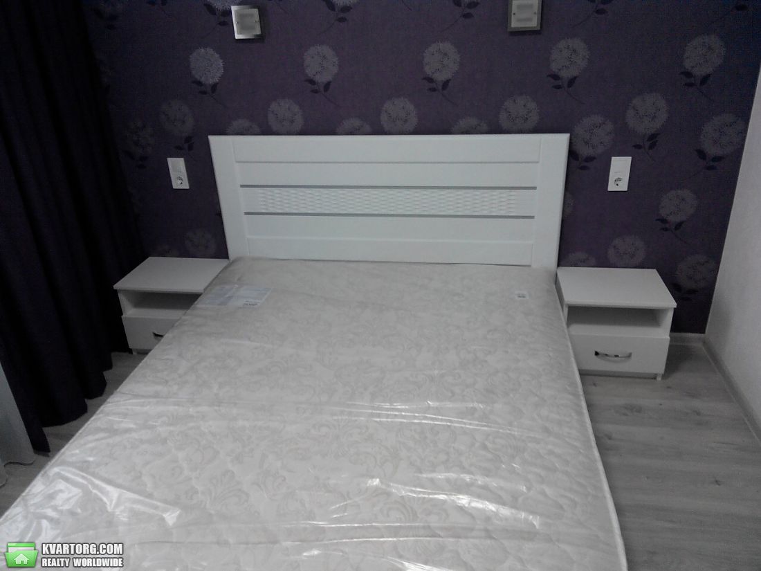 Rent out 2-room apartment. Киев,  Большая Окружная — photo 1