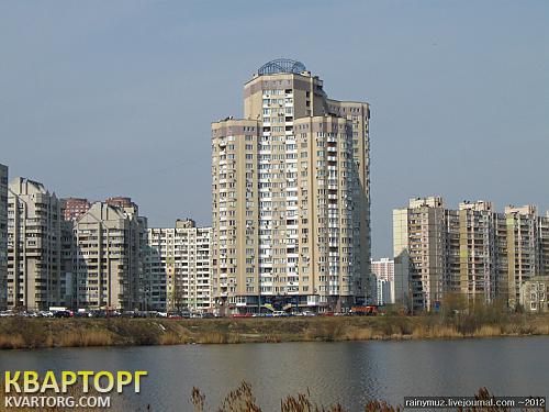 Rent out 2-room apartment. Киев,  Бажана — photo 1