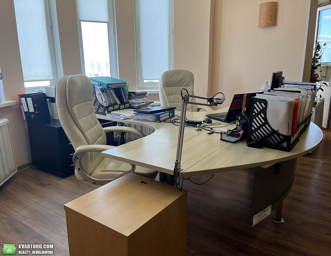 Rent out office. Киев, Срібнокільська — photo 1
