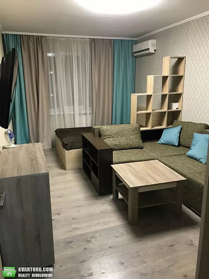 Rent out 1-room apartment. Киев, проспект Свободы — photo 1