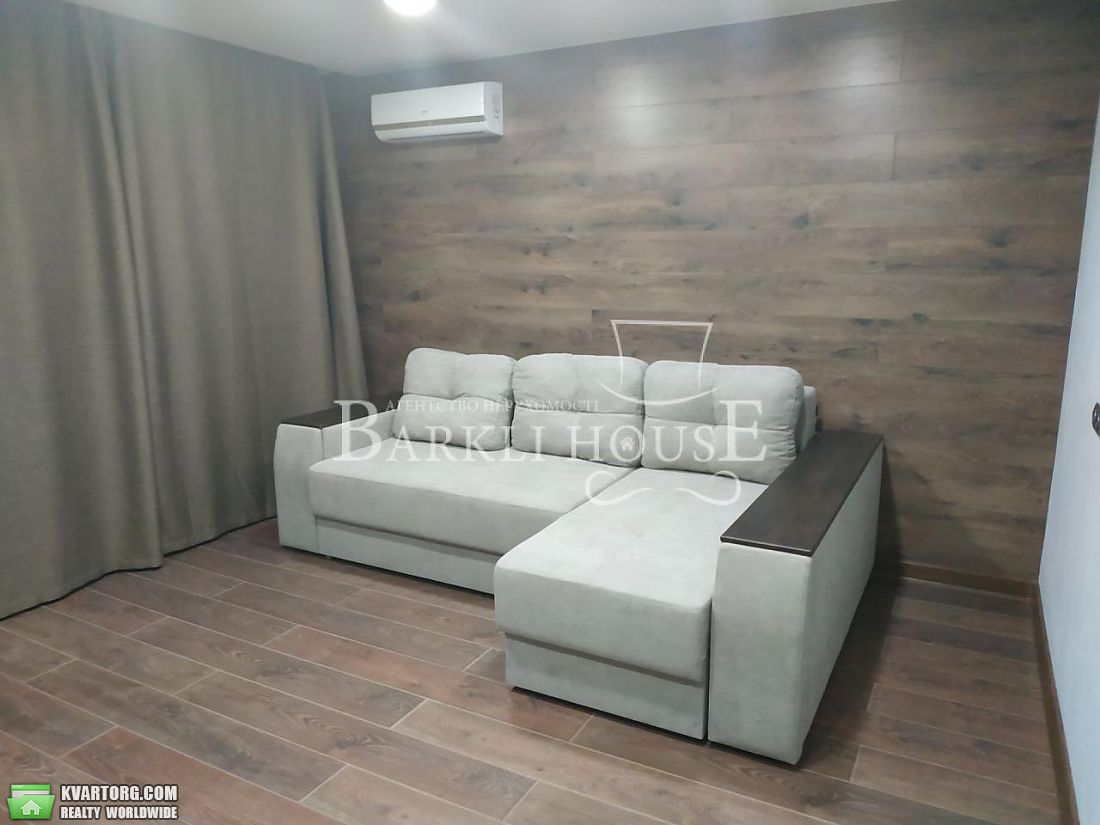 Rent out 2-room apartment. Киев,  Андреевская — photo 1
