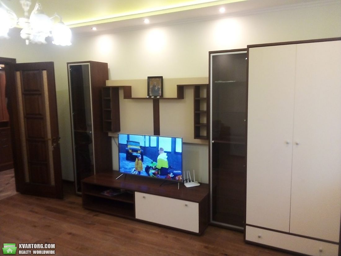 Rent out 3-room apartment. Киевская обл., Соборная — photo 5