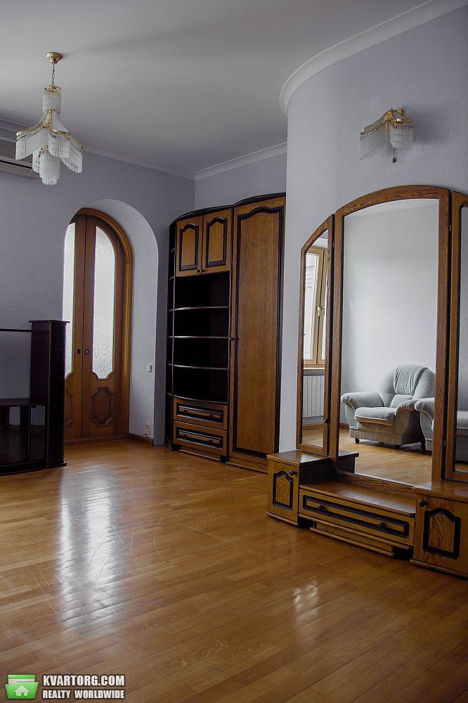 Rent out 3-room apartment. Киев,  Малоподвальная — photo 9