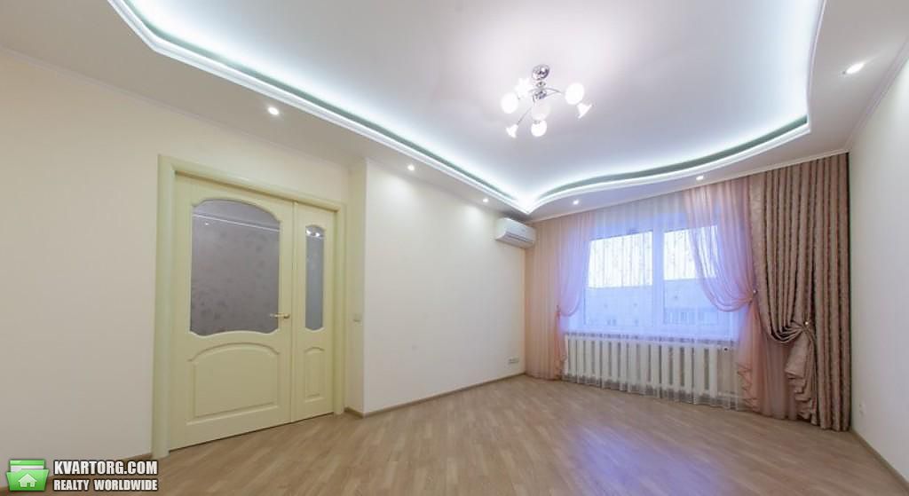 Rent out 3-room apartment. Киев,  Еленовская — photo 1