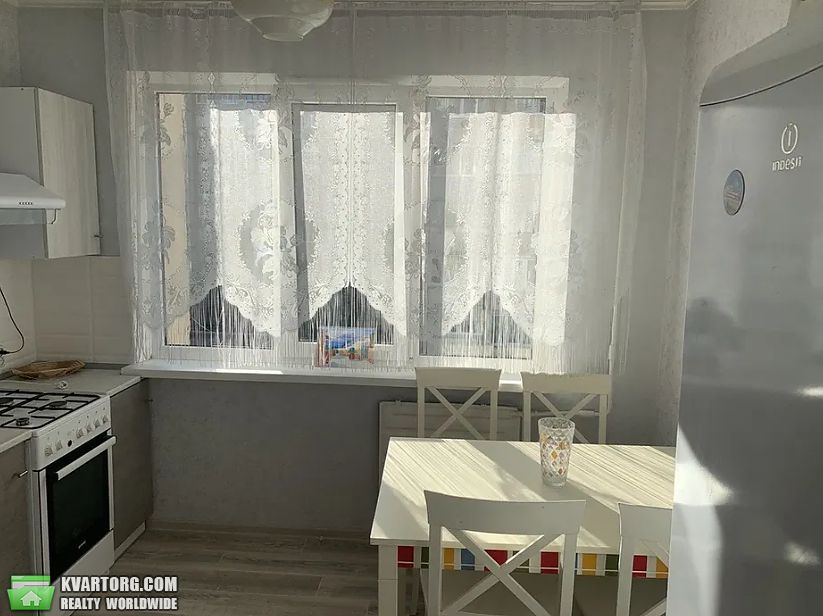 Rent out 3-room apartment. Киев,  Порика — photo 3