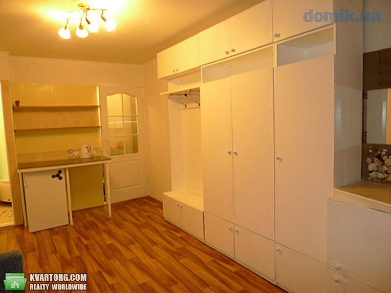 Rent out 1-room apartment. Киев, Сошенко — photo 1