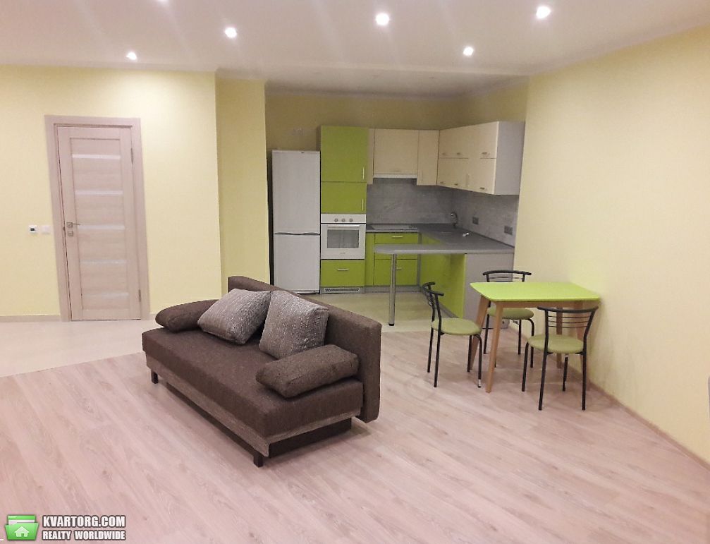 Rent out 2-room apartment. Киев, Светлая — photo 1