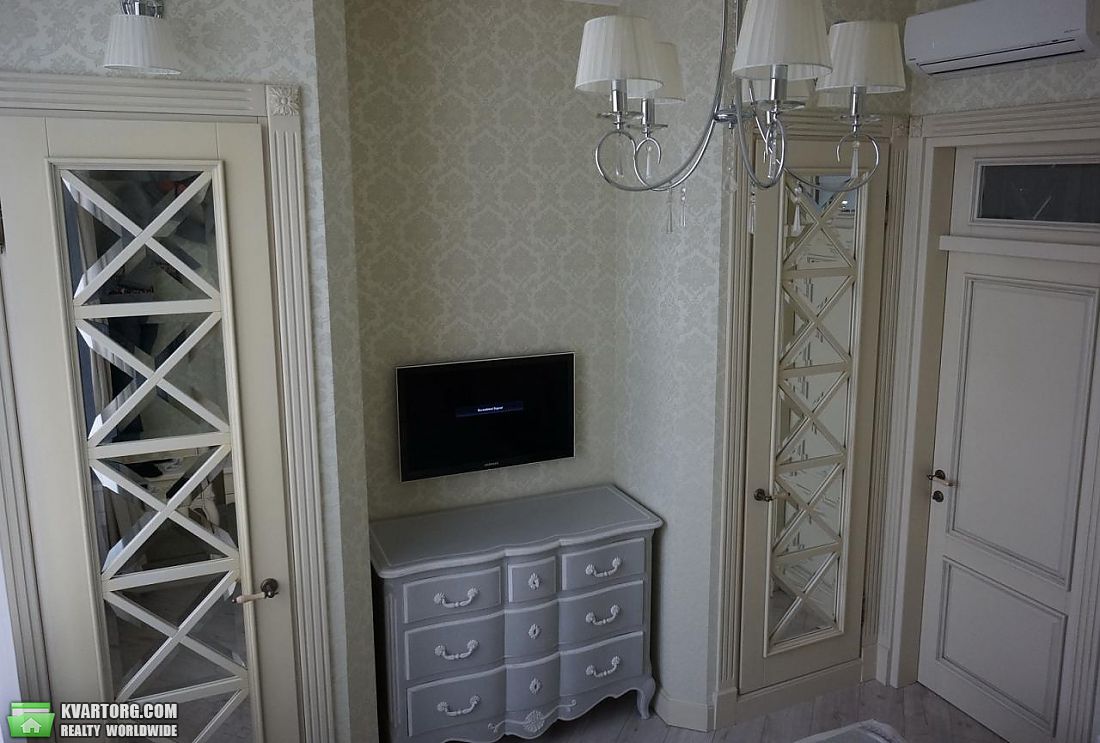 Rent out 3-room apartment. Киев,  Крещатик — photo 10