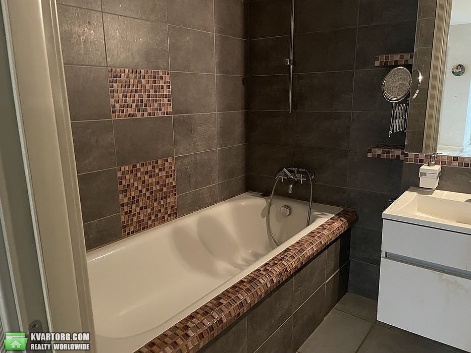 Rent out 3-room apartment. Киев,  Жилянская — photo 9