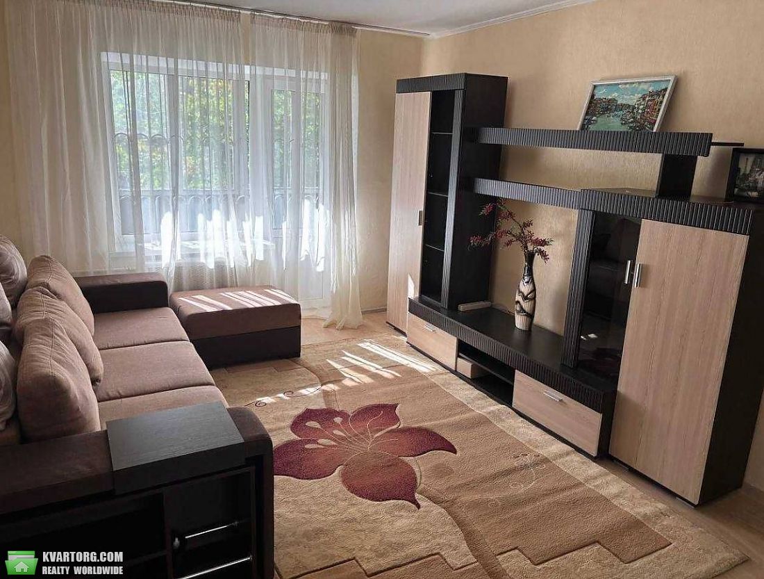 Rent out 2-room apartment. Киев, Гната Хоткевича — photo 1