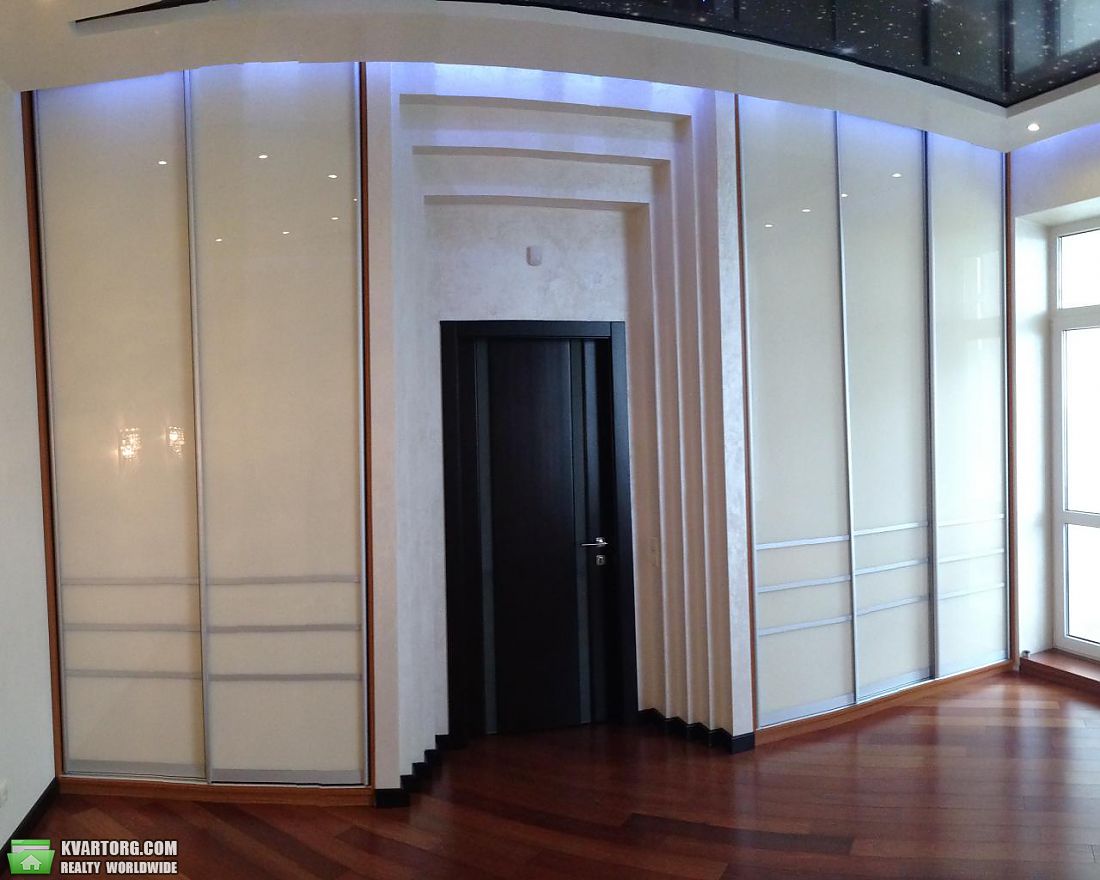 Rent out 4-room apartment. Киев,  Леси Украинки бул — photo 4