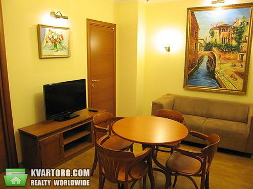 Rent out 2-room apartment. Киев, Жилянская — photo 1