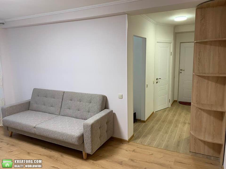 Rent out 2-room apartment. Киев,  Героев Обороны — photo 3