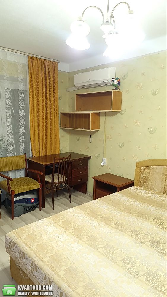 Rent out 2-room apartment. Киев, Салютная — photo 1