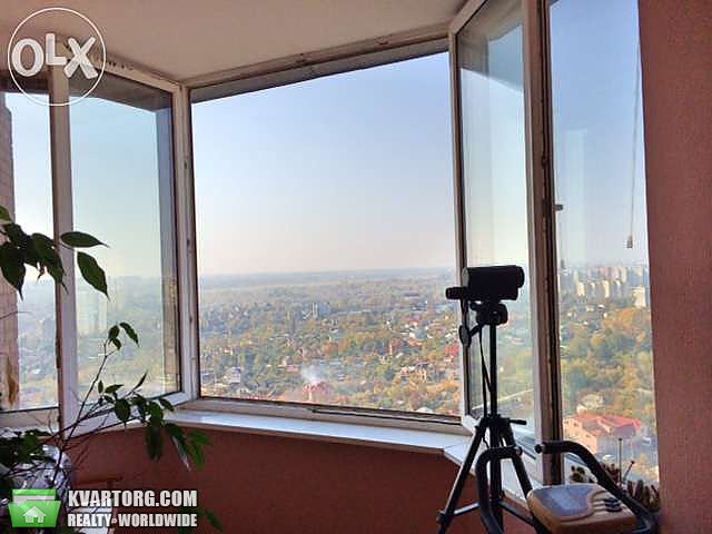 Sell 4-room apartment. Киев,  Клиническая — photo 1