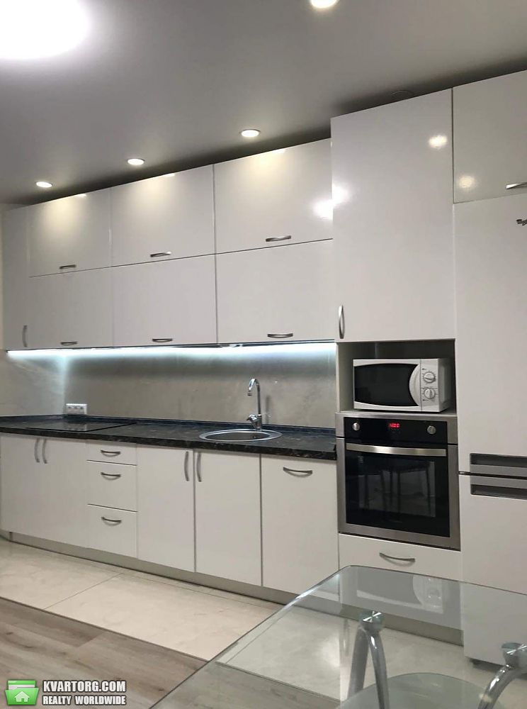 Rent out 2-room apartment. Киев,  Краснопольская — photo 1