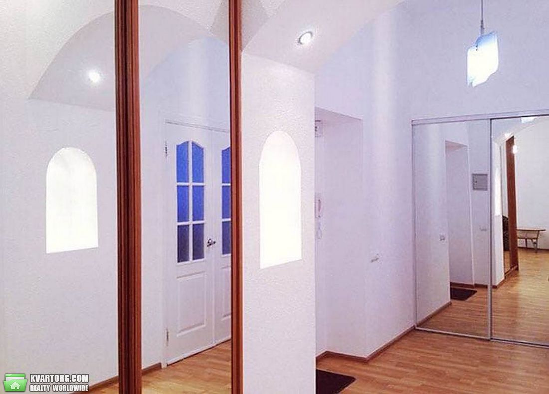 Rent out 2-room apartment. Киев,  Владимирская — photo 3