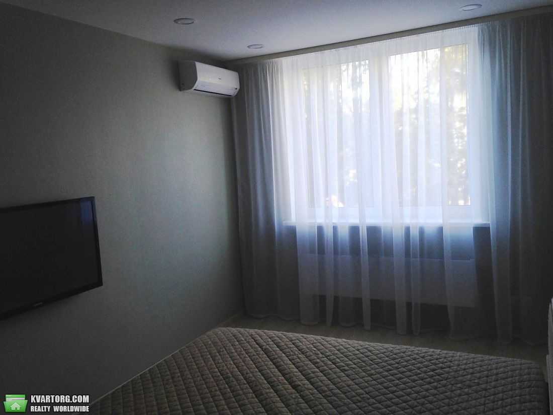 Rent out 2-room apartment. Киев, Сикорского — photo 7