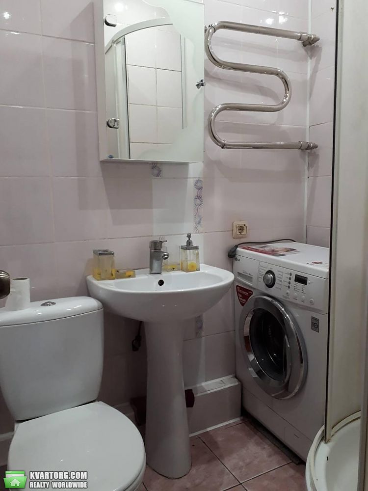 Rent out 1-room apartment. Киев,  Бурмистенко — photo 4