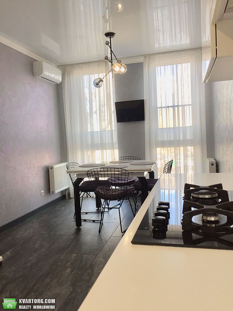 Rent out 3-room apartment. Киев,  Малоземельная — photo 7