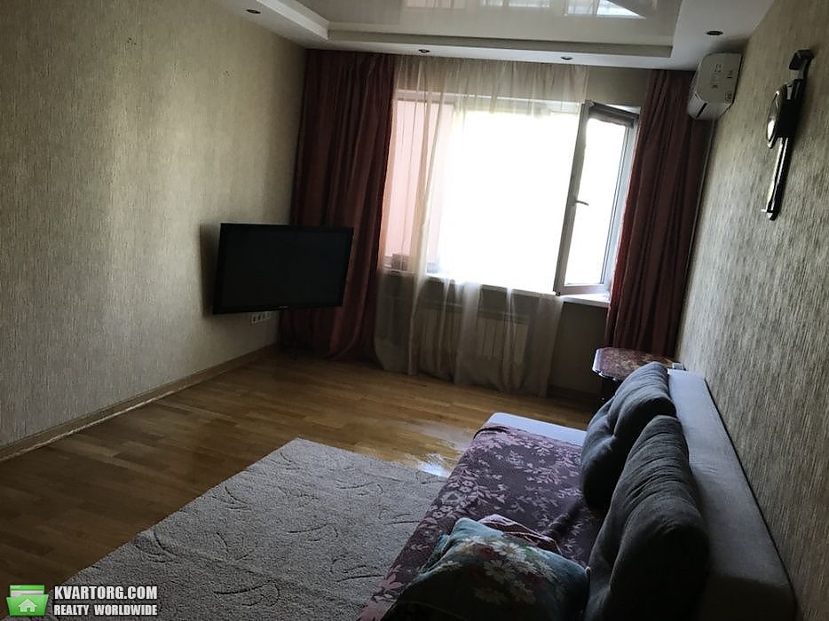 Rent out 3-room apartment. Киев,  Малышко — photo 1
