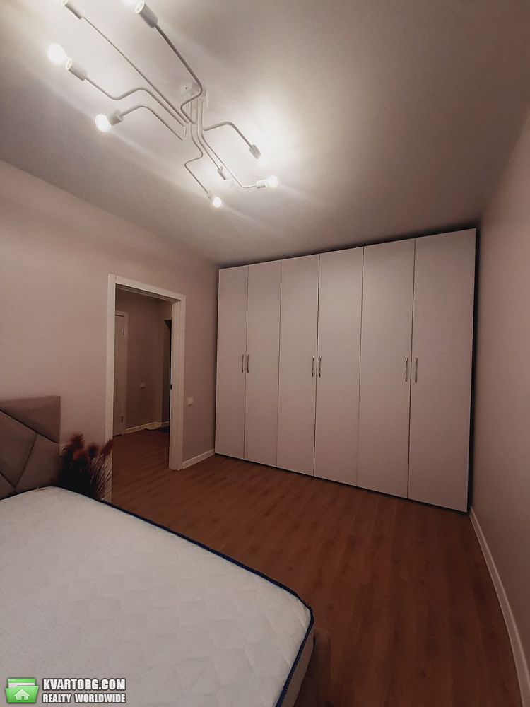Rent out 2-room apartment. Киев,  Каховская — photo 3