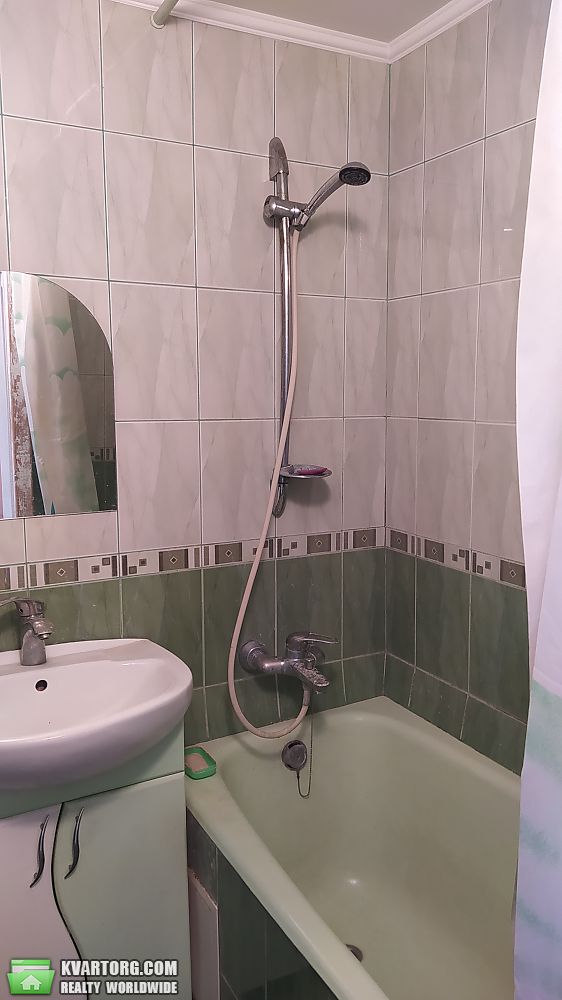 Rent out 2-room apartment. Киев,  Симиренко — photo 1