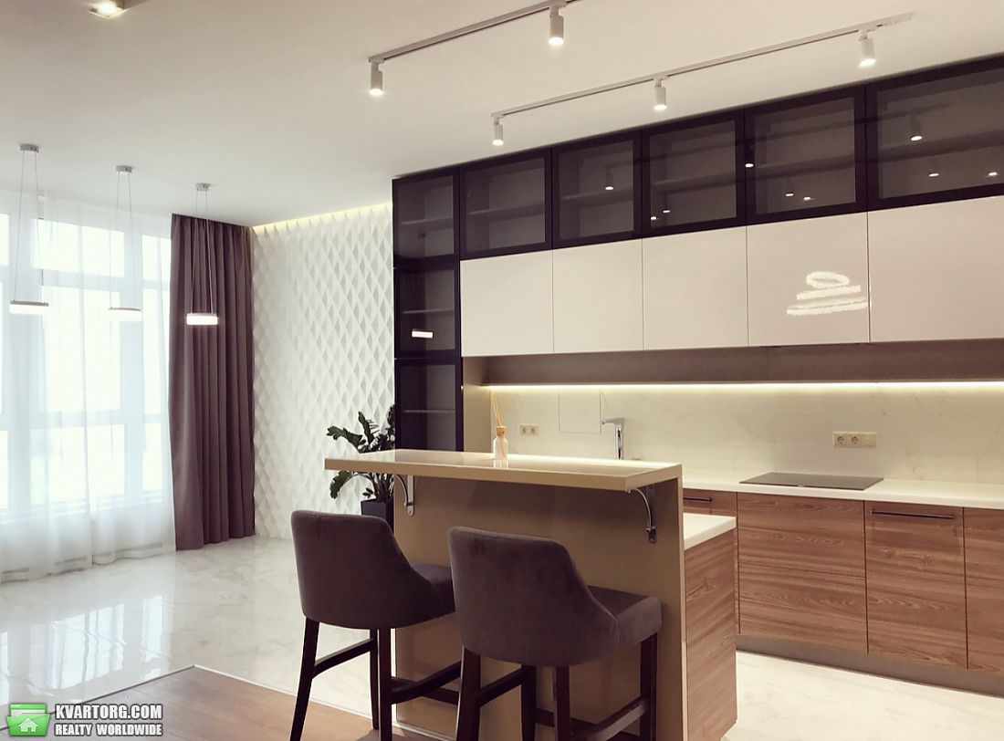 Rent out 4-room apartment. Киев, Драгомирова ул. — photo 4