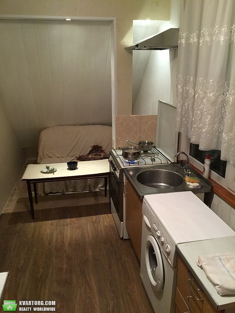 Rent out 1-room apartment. Киев, Жовтневая — photo 1