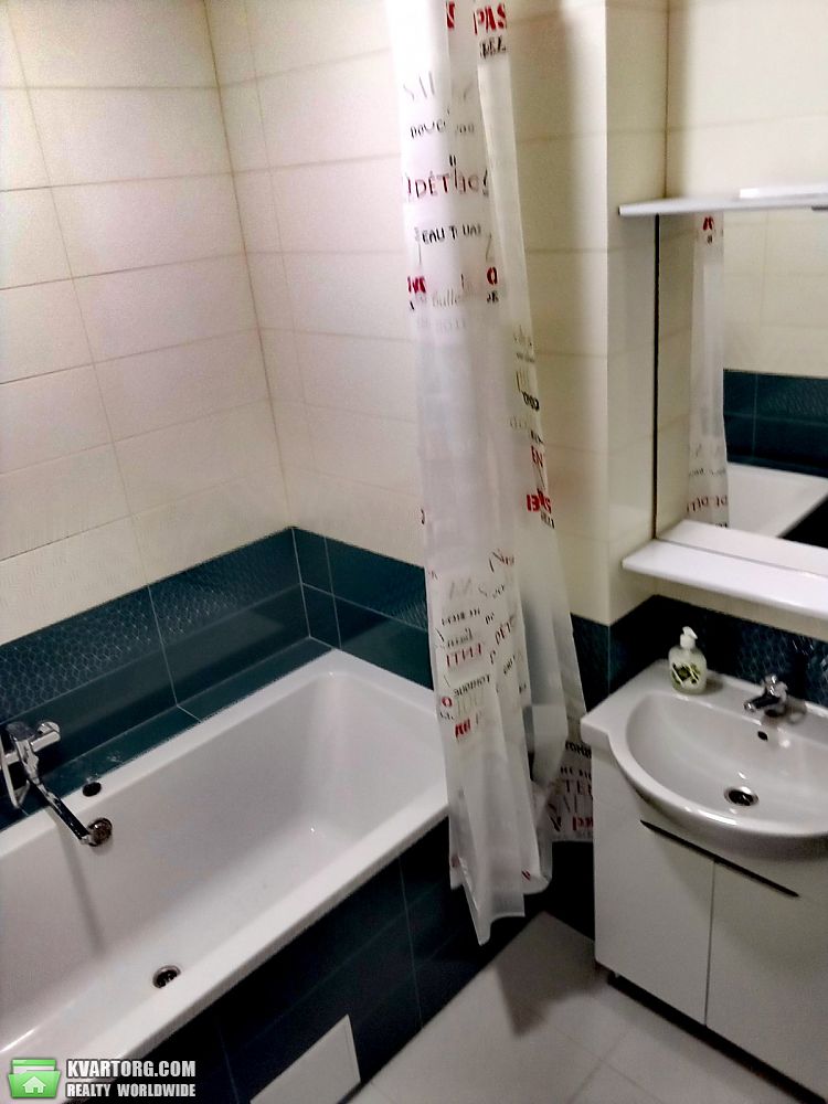 Rent out 2-room apartment. Киев,  Чавдар — photo 8