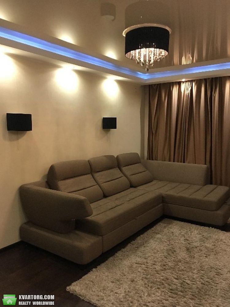 Rent out 3-room apartment. Киев,  Зодчих — photo 1