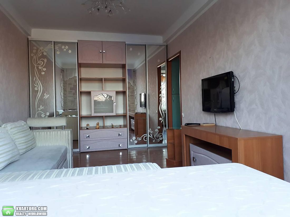 Rent out 1-room apartment. Киев,  Бурмистенко — photo 2