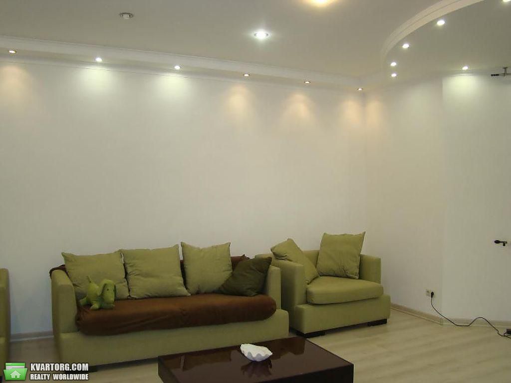 Rent out 2-room apartment. Киев,  Щорса — photo 1