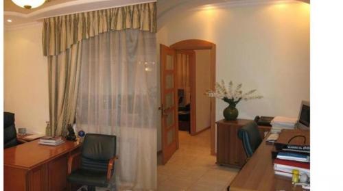Sell office. Киев, Хмельницкого Богдана — photo 1