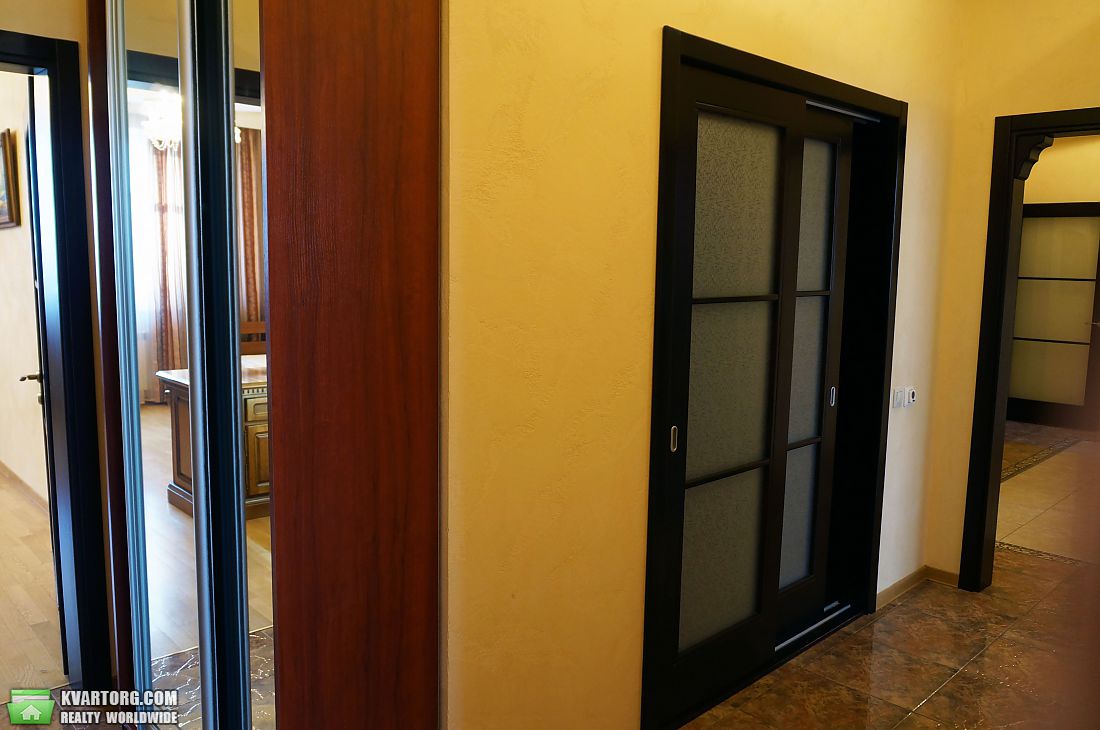Rent out 4-room apartment. Киев,  Щорса — photo 5