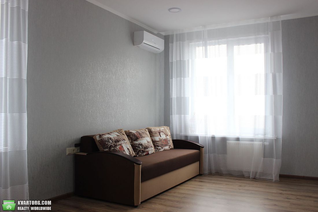Rent out 2-room apartment. Киев,  Клавдиевская — photo 1
