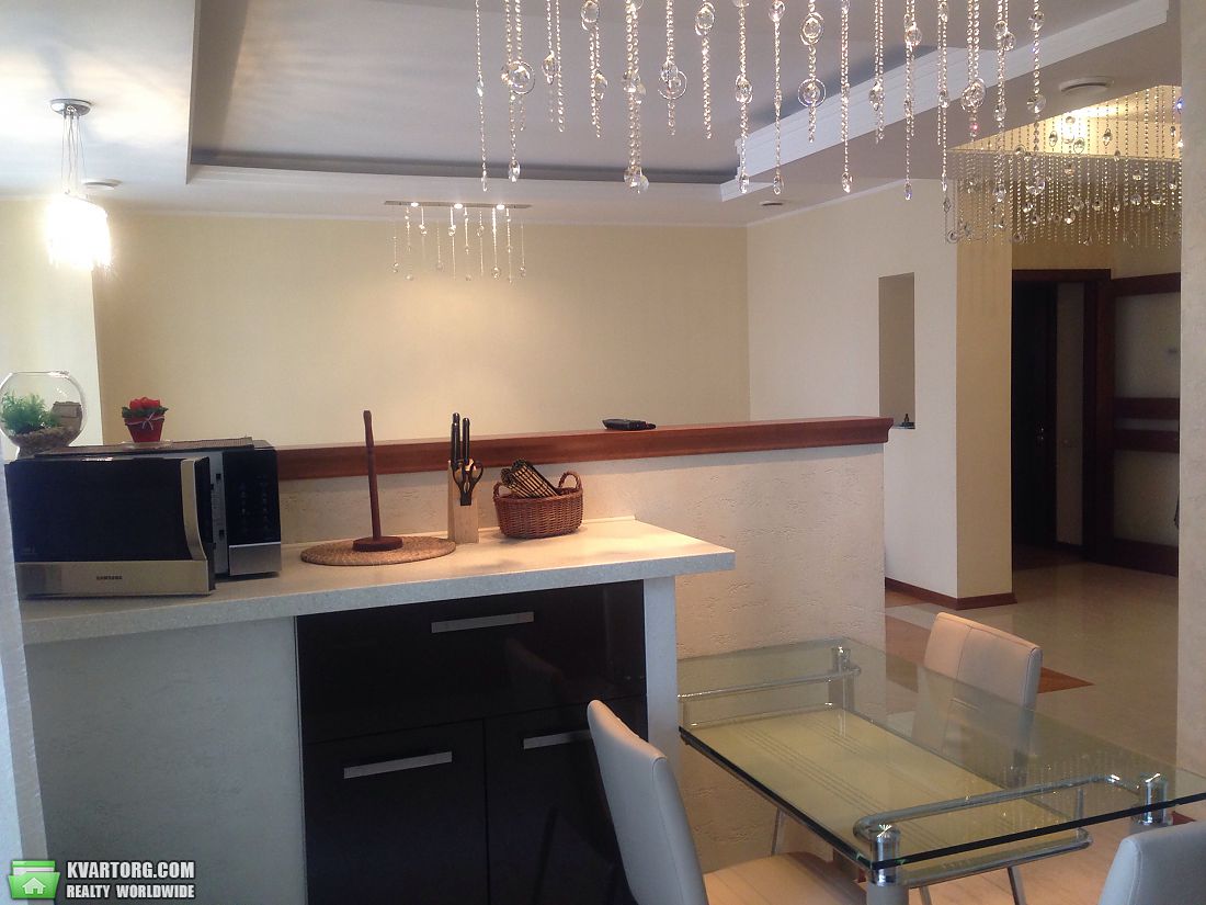 Rent out 3-room apartment. Киев,  Щорса — photo 2