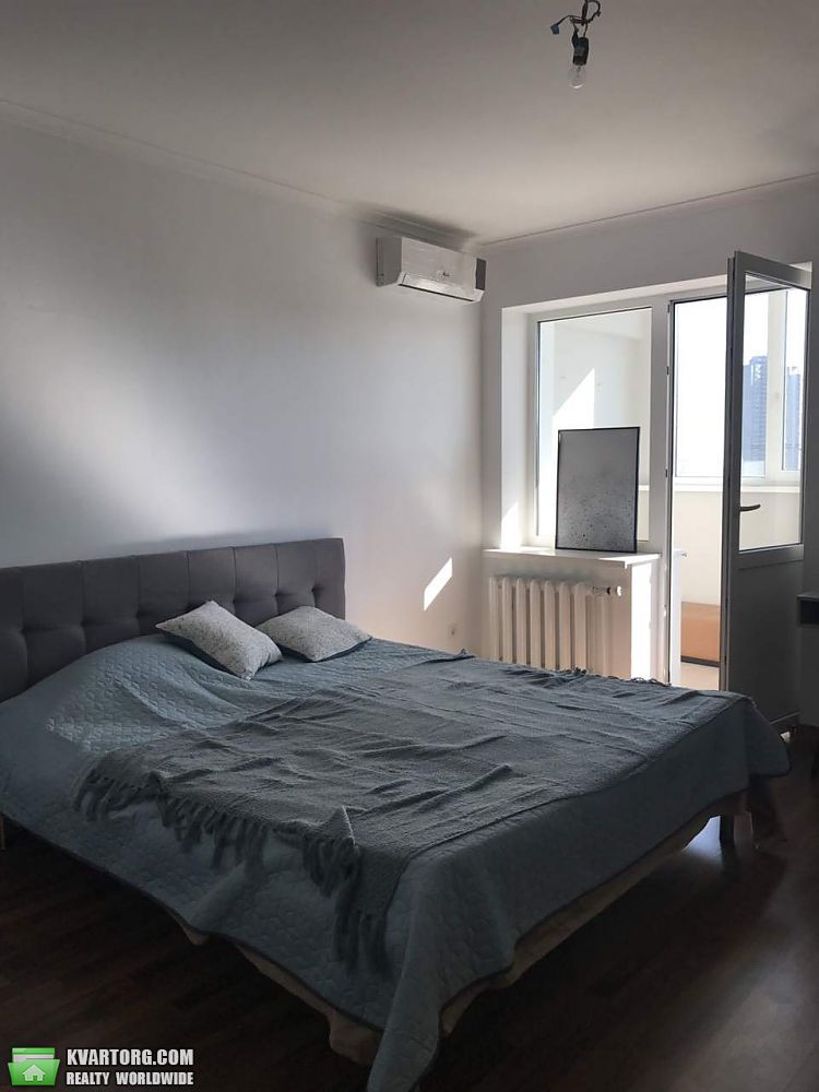 Sell 3-room apartment. Киев,  Срибнокильская — photo 4