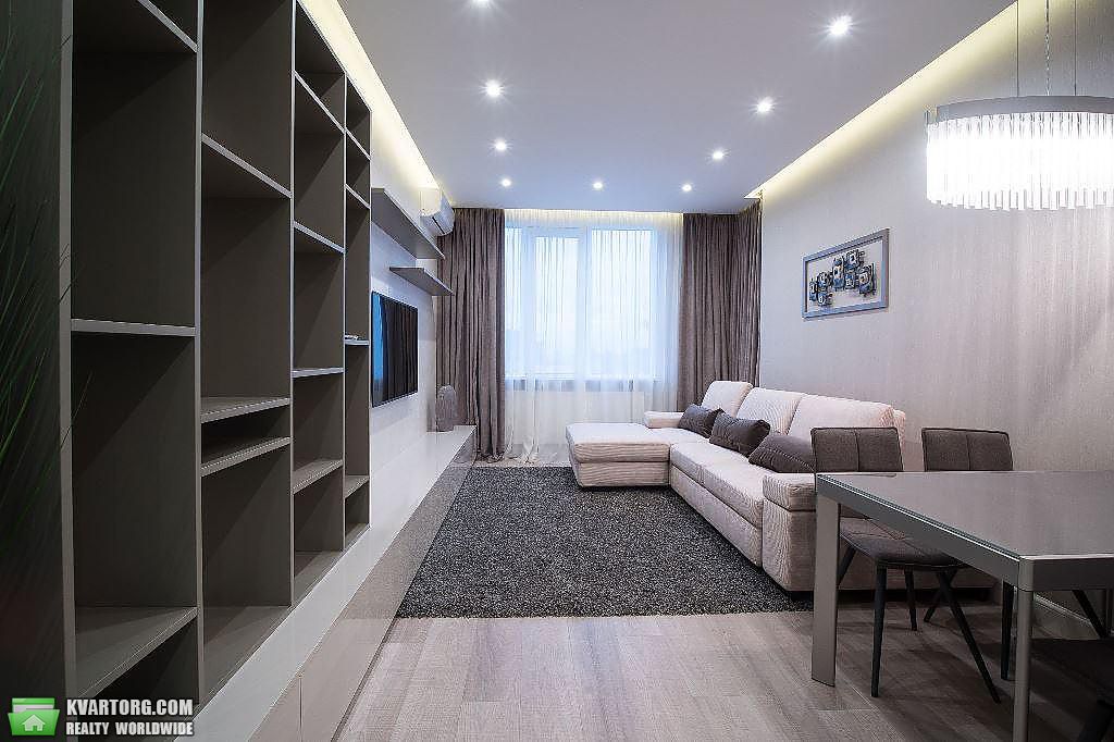 Rent out 2-room apartment. Киев,  Саксаганского — photo 1