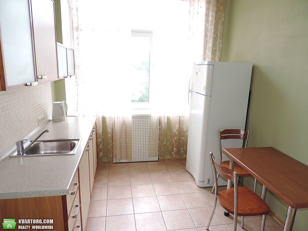 Rent out 3-room apartment. Киев,  Шелковичная — photo 2