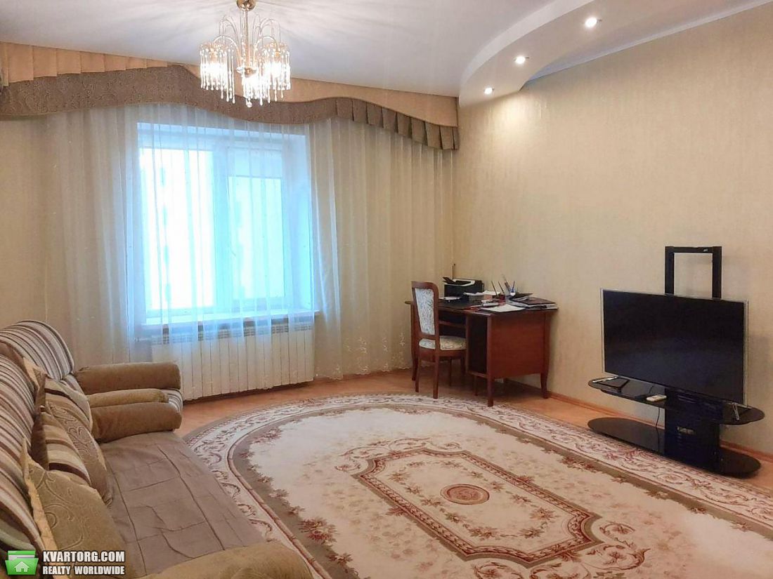 Rent out 2-room apartment. Киев,  Дмитриевская — photo 1
