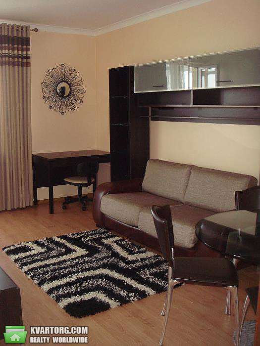Rent out 2-room apartment. Киев, Дегтяревская — photo 1