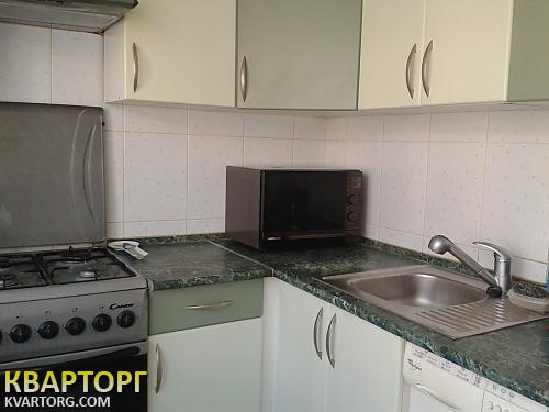 Rent out 2-room apartment. Киев,  Строителей — photo 1